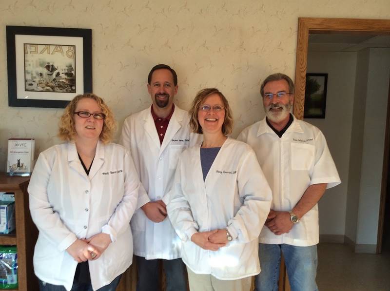 Racine Veterinary Hospital Inc: Mano Tom DVM